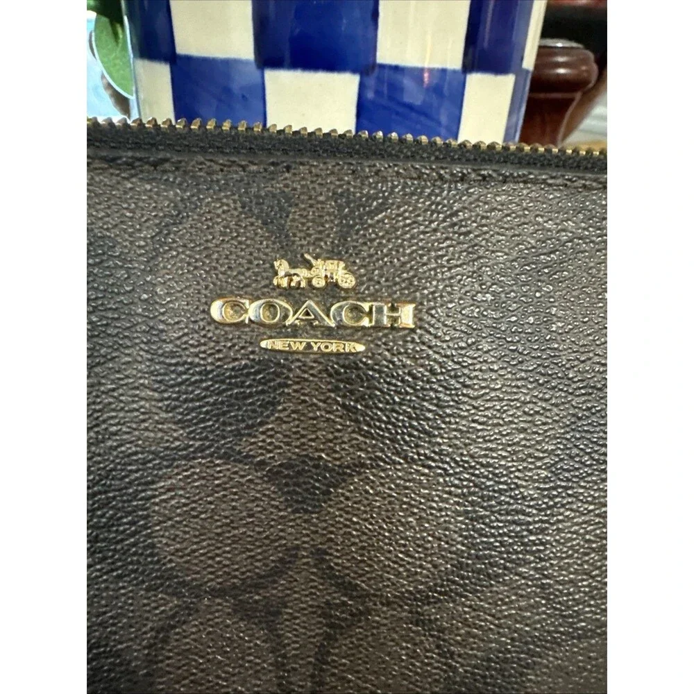 Coach Corner Zip Wristlet In Walnut/Black Signature Canvas CZ277 | EUC